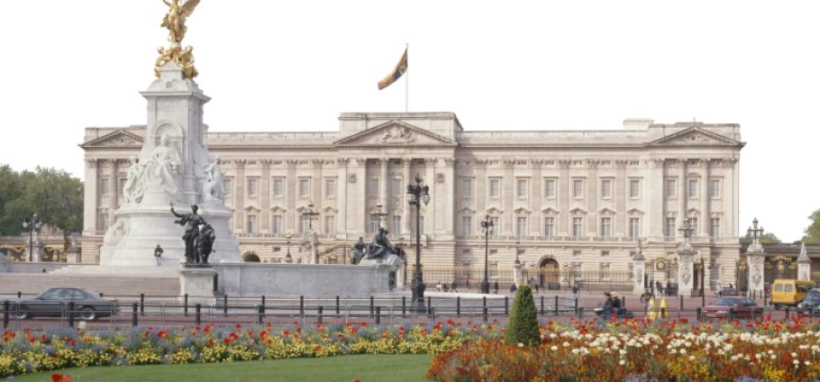 Buckingham Palace with Victoria Memorial and vibrant flower garden in front. Buckingham Palace with Afternoon Tea for Two